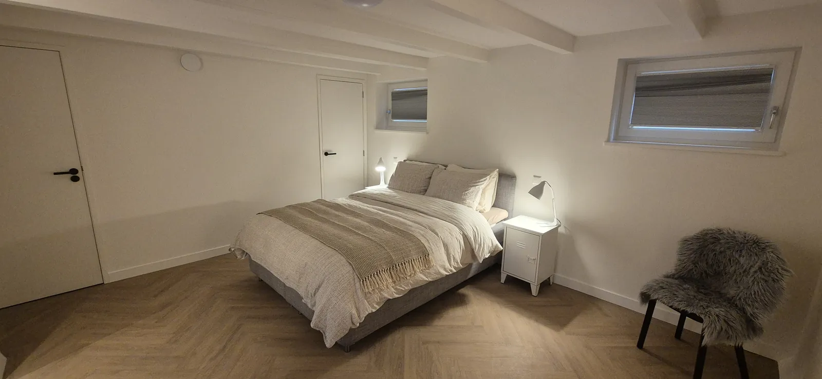 Rustige slaapkamer met nieuwe matrassen